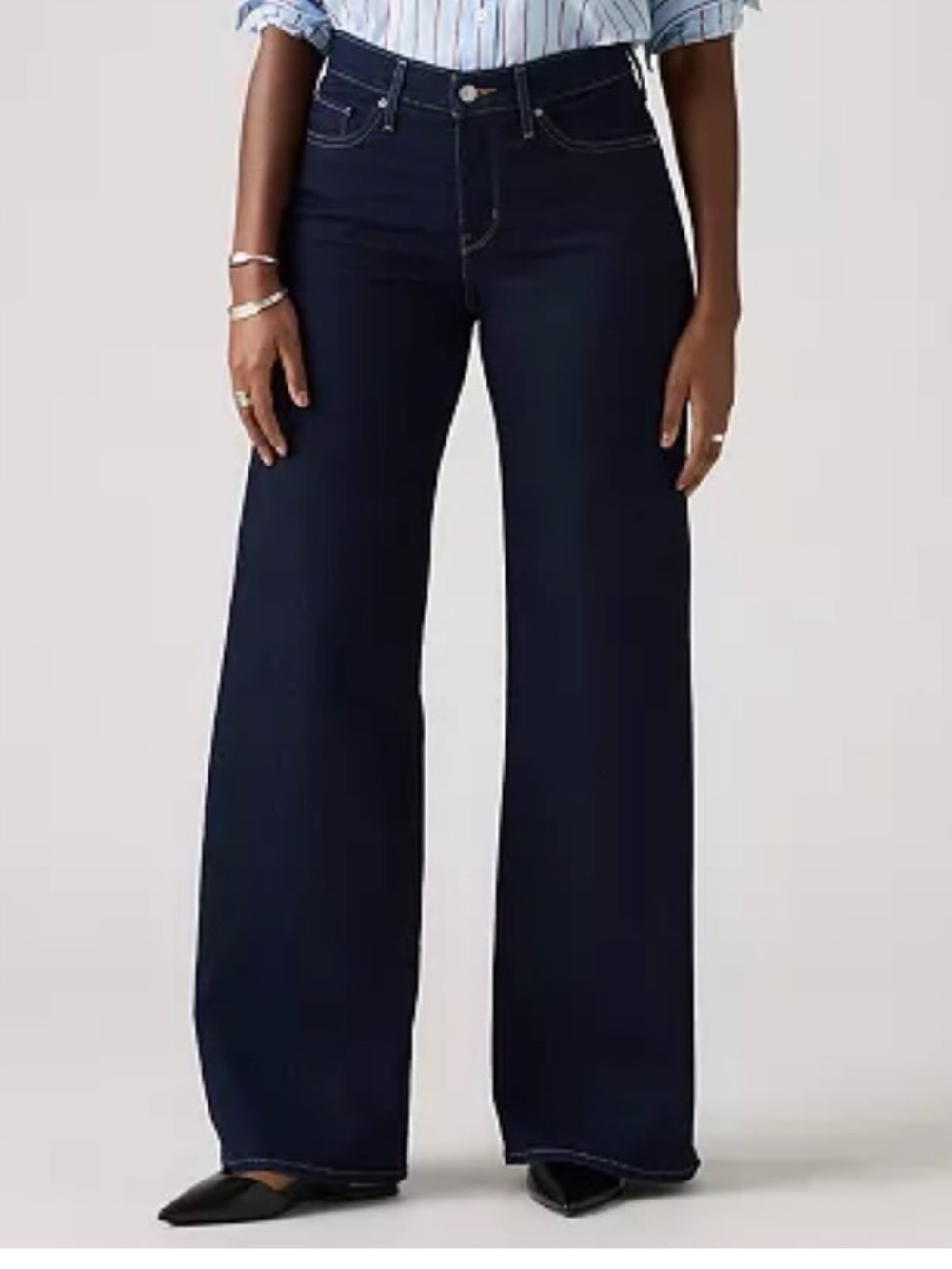 NWOT Levi’s 318 Shaping Stellar-Stretch Wide-Leg Jean